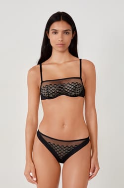 Strapless bra with embroidery;${refinementColor}