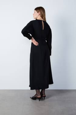 Long Flowing Dress;${refinementColor}