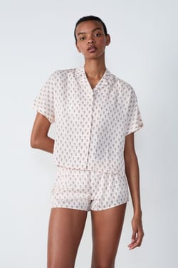 Chemise de pyjama manches courtes satinée imprimée;${refinementColor}