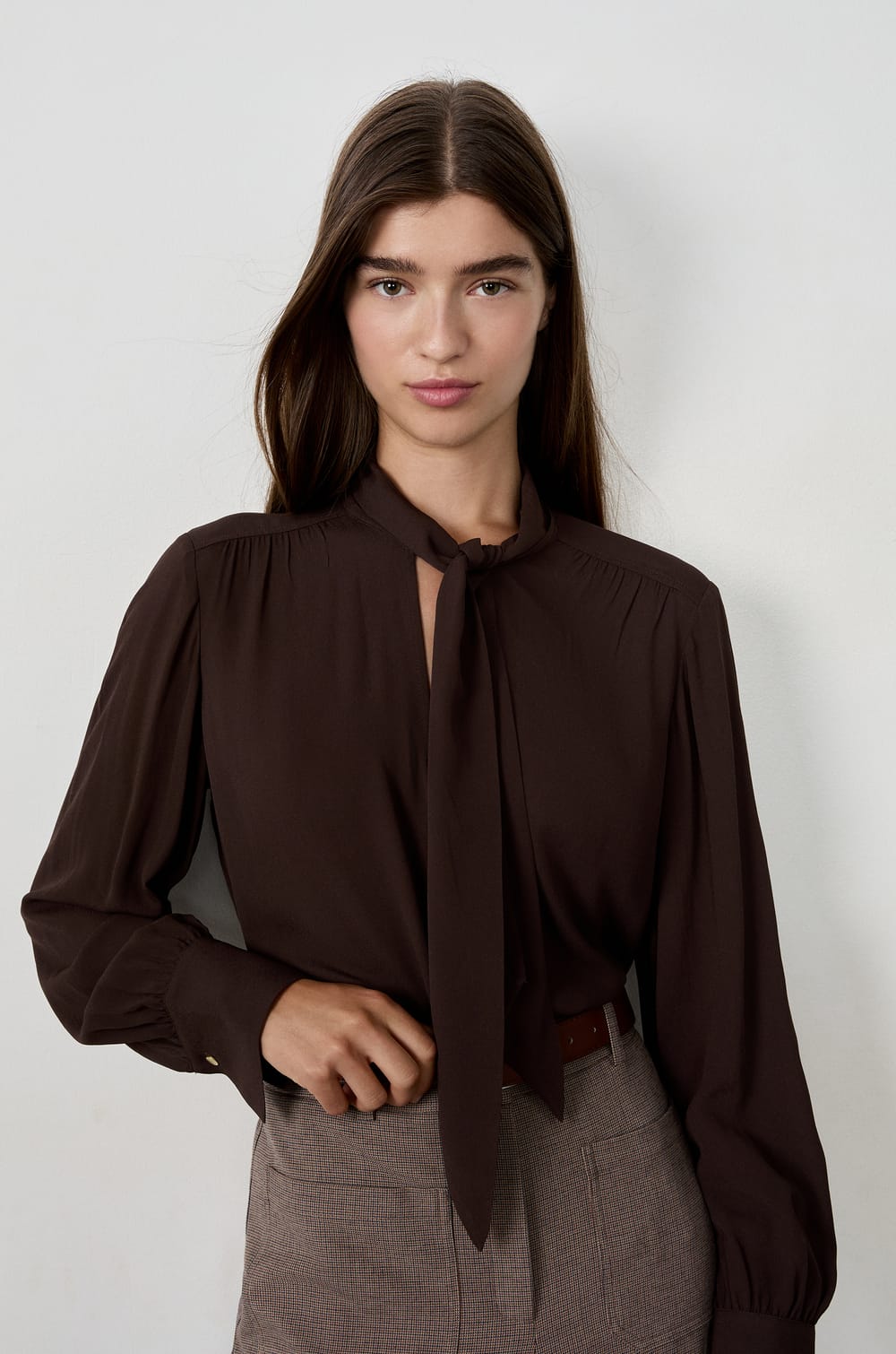 Blouse met strik aan de voorkant;${refinementColor}