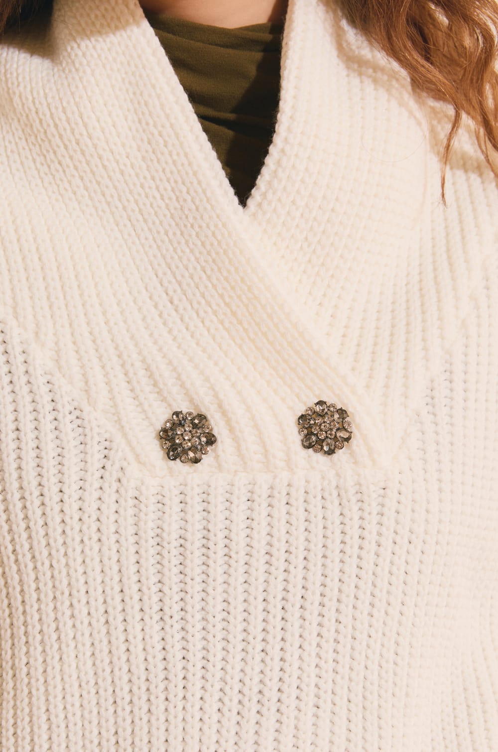Pull avec d&eacute;tails boutons;${refinementColor}