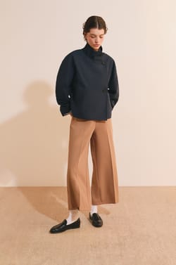 Trench court &agrave; col montant avec coton;${refinementColor}