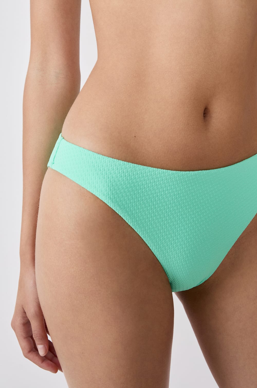 Braguita de bikini ;${refinementColor}