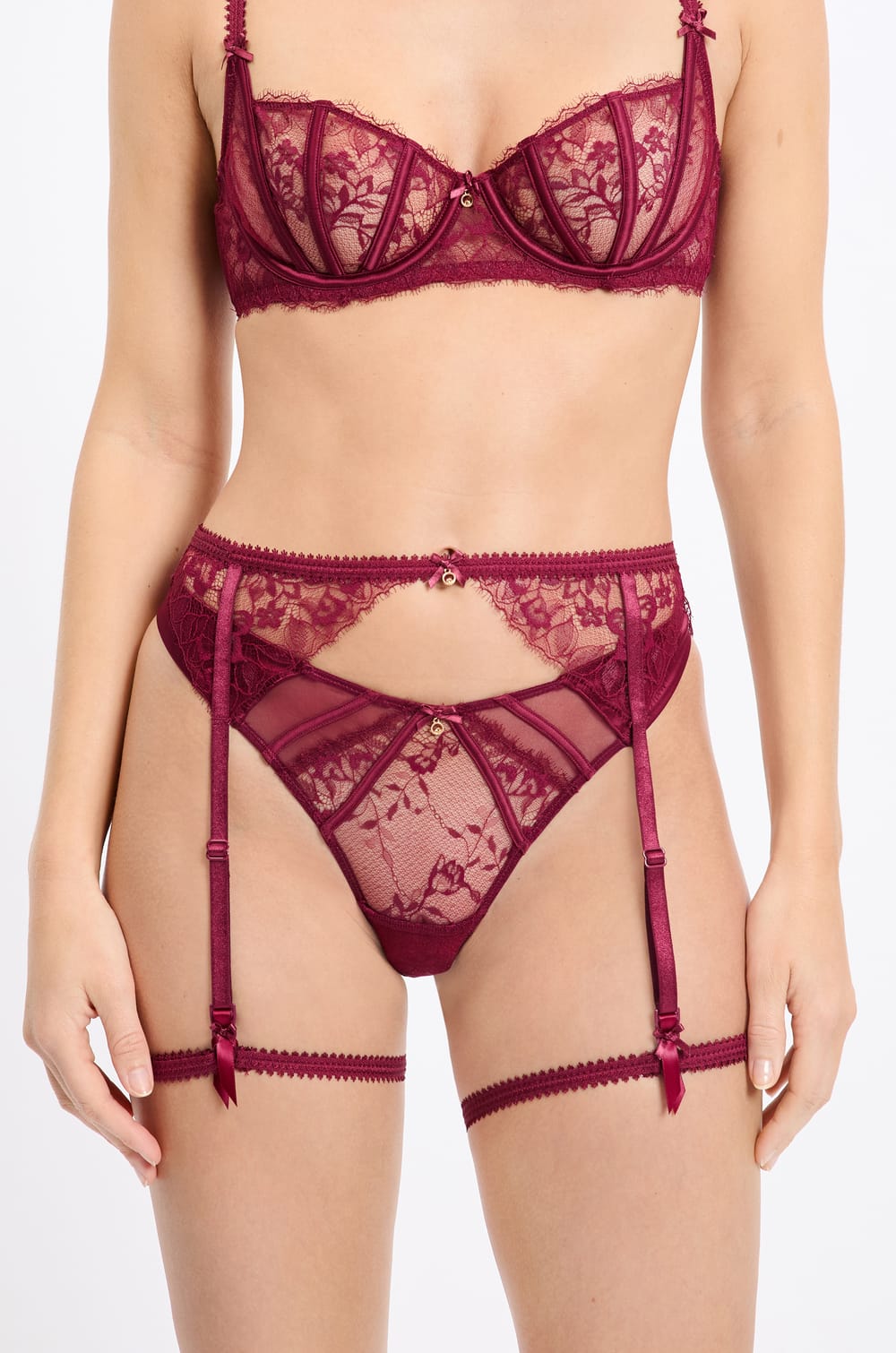 Garter Belt in Lace;${refinementColor}