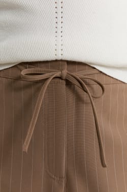 Pantalon &agrave; rayures;${refinementColor}