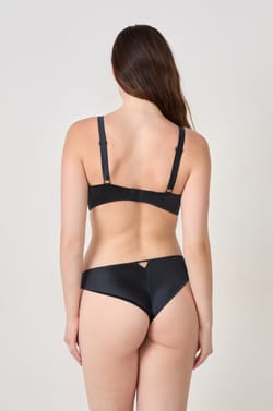 Bra triangular copas finas sin aros;${refinementColor}