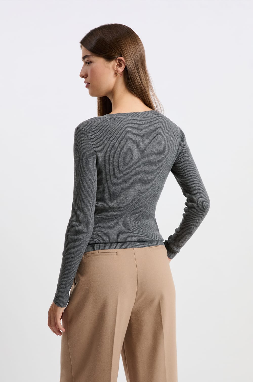 Pull col V avec laine;${refinementColor}