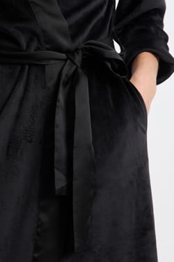 Velvet Robe;${refinementColor}