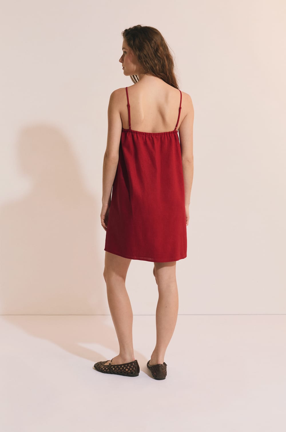 Robe courte avec lin;${refinementColor}