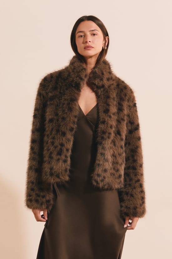 Manteau court en fausse fourrure l&eacute;opard;${refinementColor}