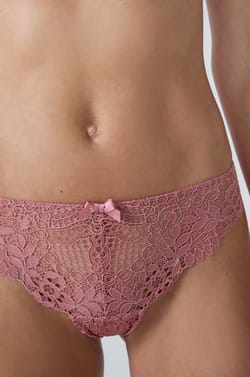 Tanga en dentelle;${refinementColor}