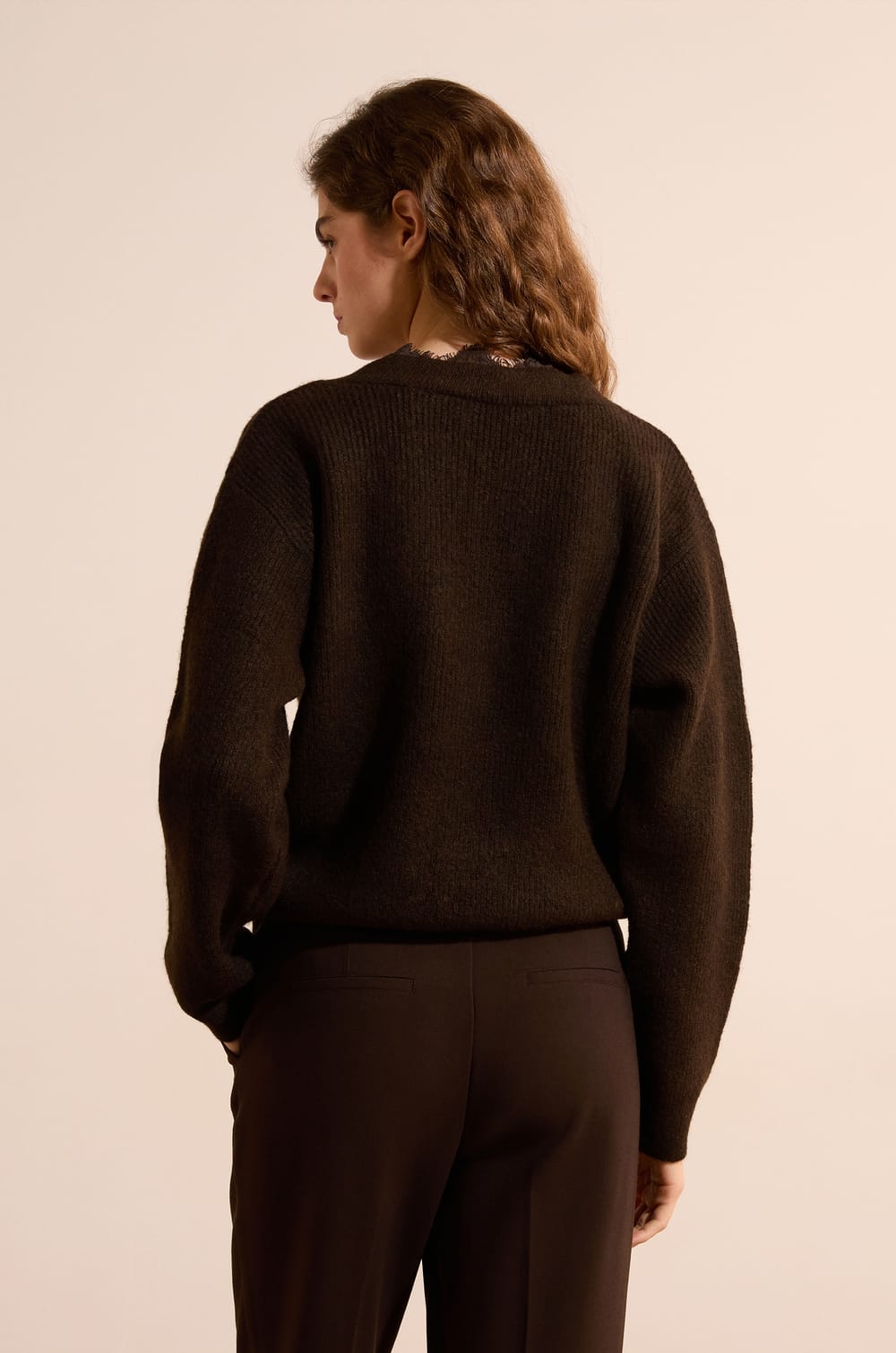Pull avec d&eacute;tails dentelle;${refinementColor}