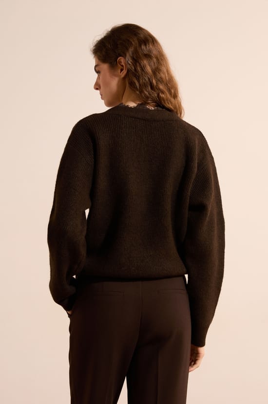 Pull avec d&eacute;tails dentelle;${refinementColor}