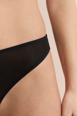 Tanga transparente de tul;${refinementColor}