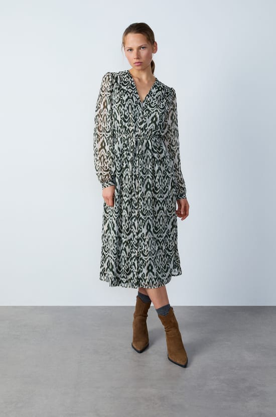 Long flowing printed dress with metallic effect;${refinementColor}