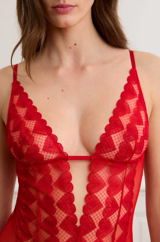 Body en broderie c&oelig;urs;${refinementColor}