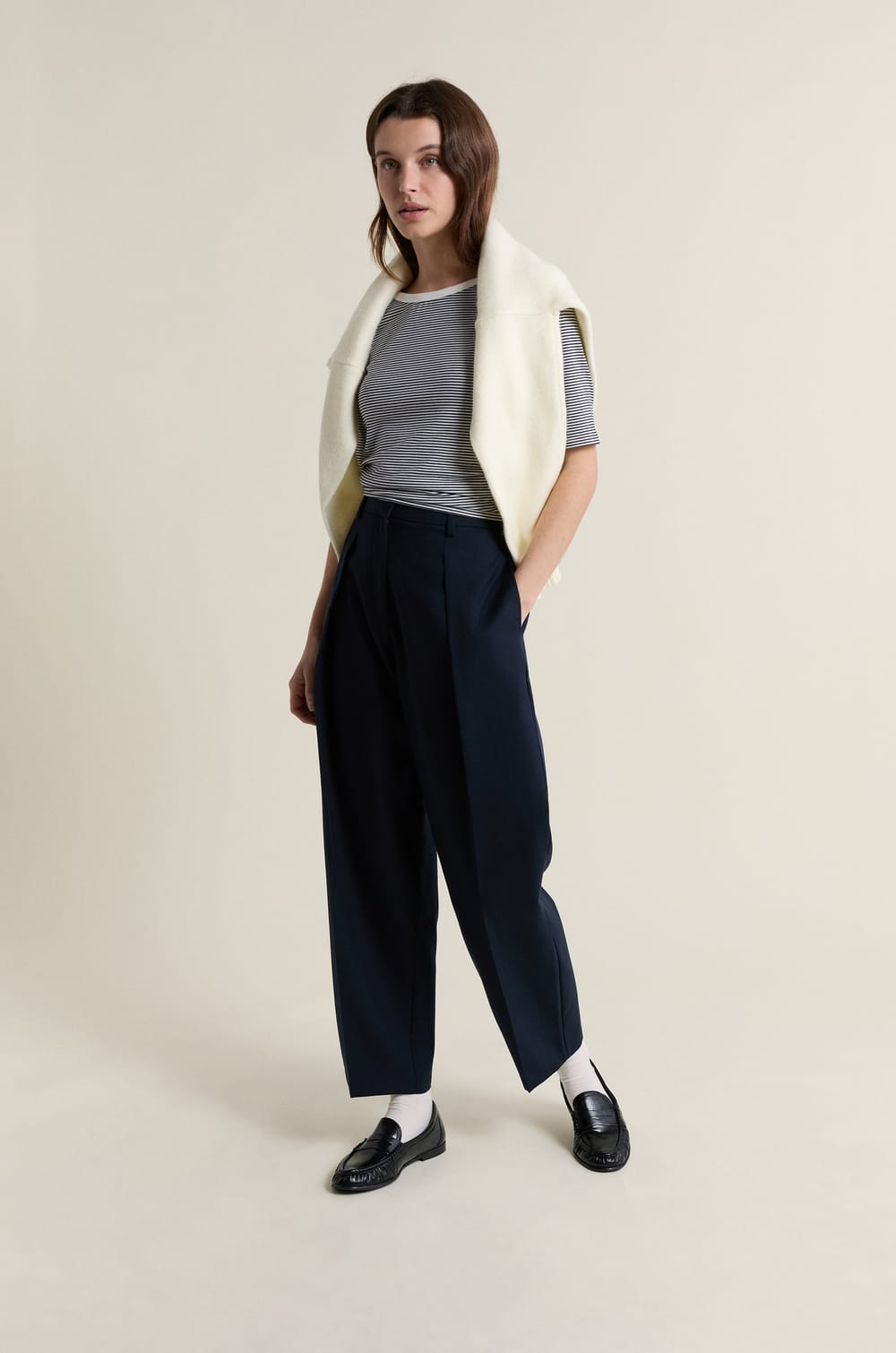 Broek met barrel snit;${refinementColor}