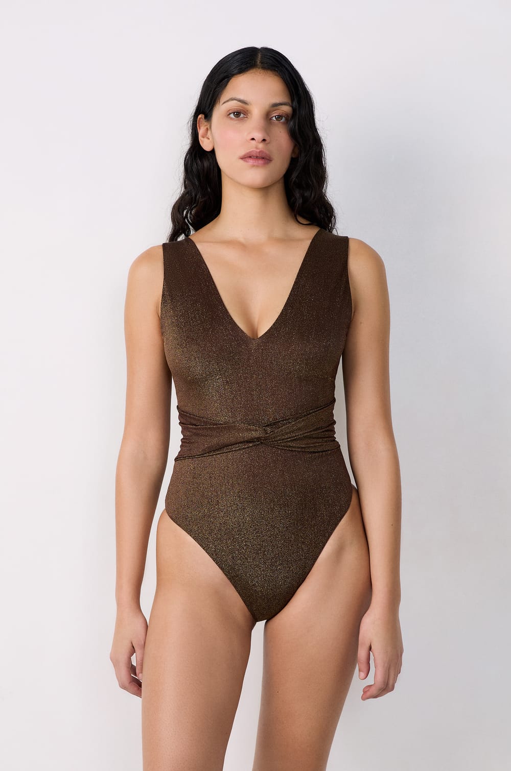 Traje de ba&ntilde;o tejido brillante;${refinementColor}