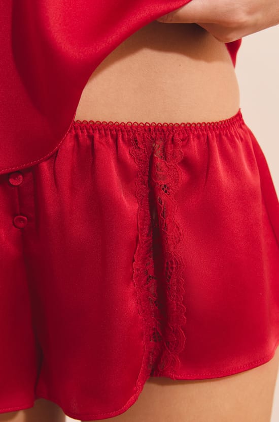 Short de pyjama avec d&eacute;tails dentelle;${refinementColor}