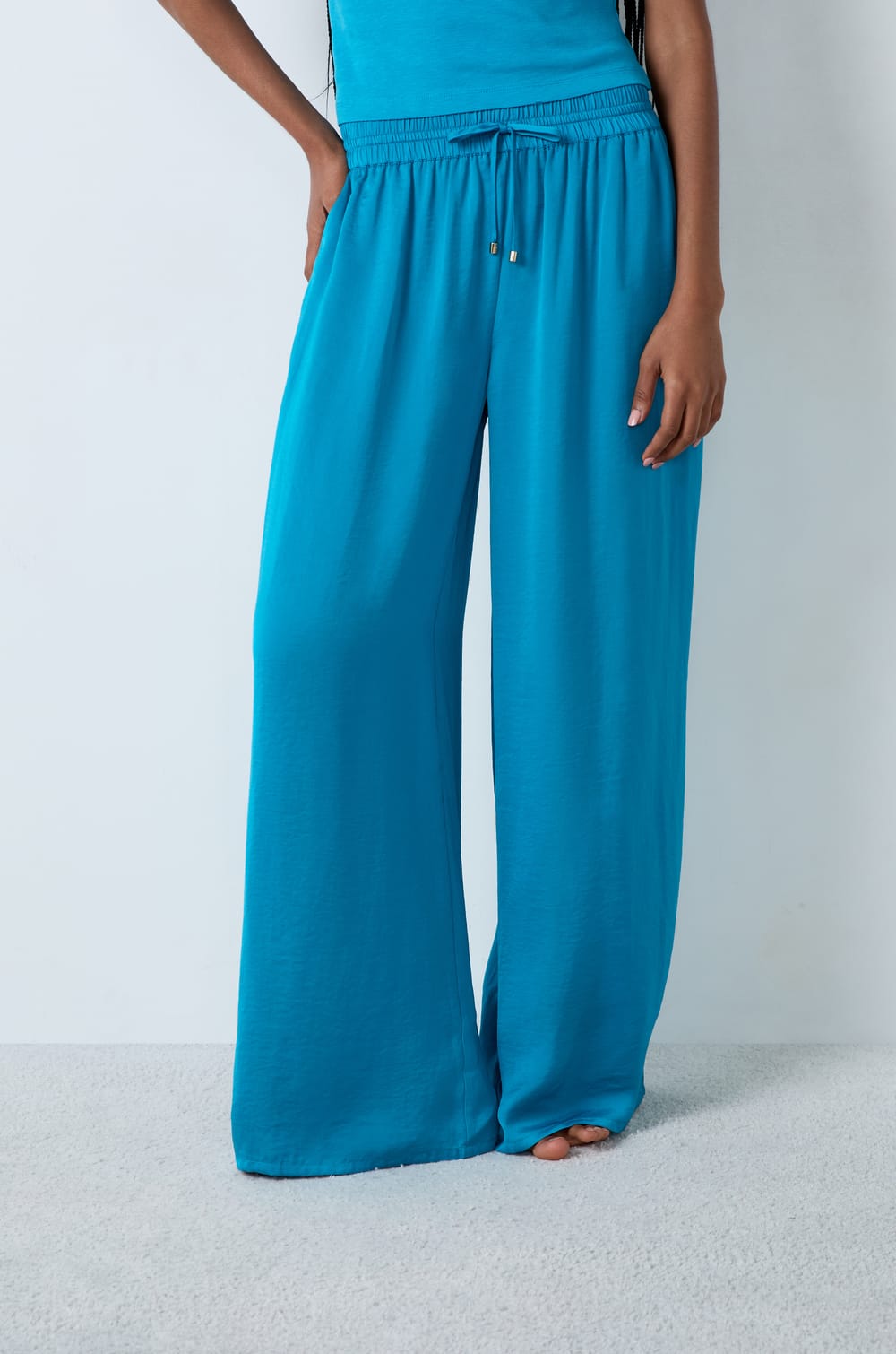 Wide-cut satin trousers;${refinementColor}