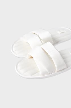 Satin flip-flop slippers;${refinementColor}
