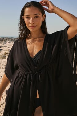 Kimono avec broderie;${refinementColor}