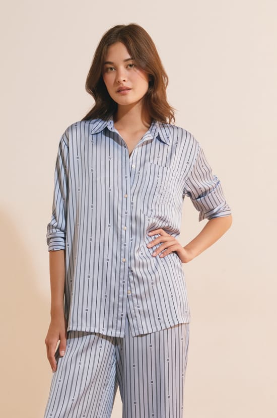 Chemise de pyjama &agrave; rayures satin&eacute;e;${refinementColor}