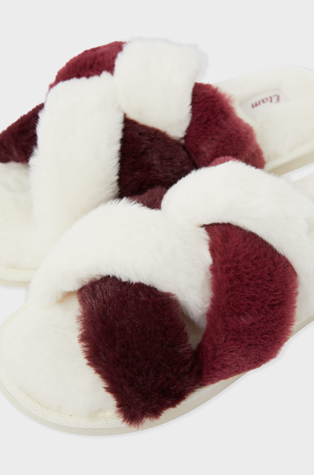 Chaussons tongs en fausse fourrure ;${refinementColor}