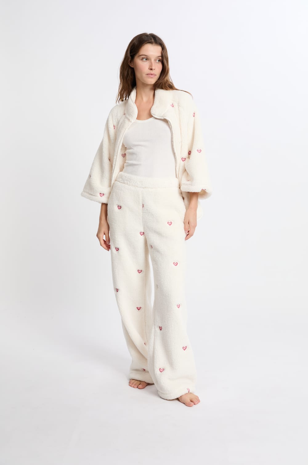 Pantalon de pyjama à motifs coeurs effet polaire;${refinementColor}