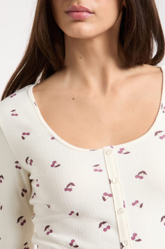 Pyjama T-Shirt mit Kirschmotiven;${refinementColor}