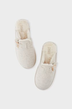 Chaussons mules avec fausse fourrure;${refinementColor}