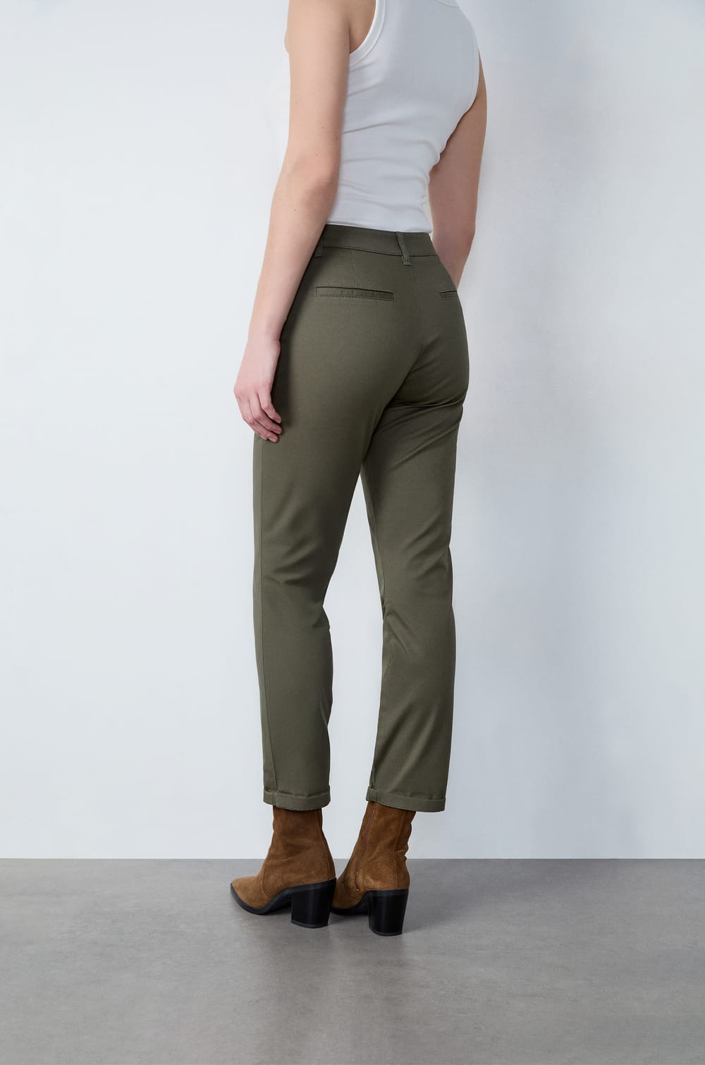 Carrot-Cut Trousers;${refinementColor}