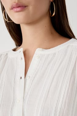 Camisa de manga larga con bordados;${refinementColor}