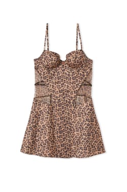 Robe satin&eacute;e avec charm;${refinementColor}