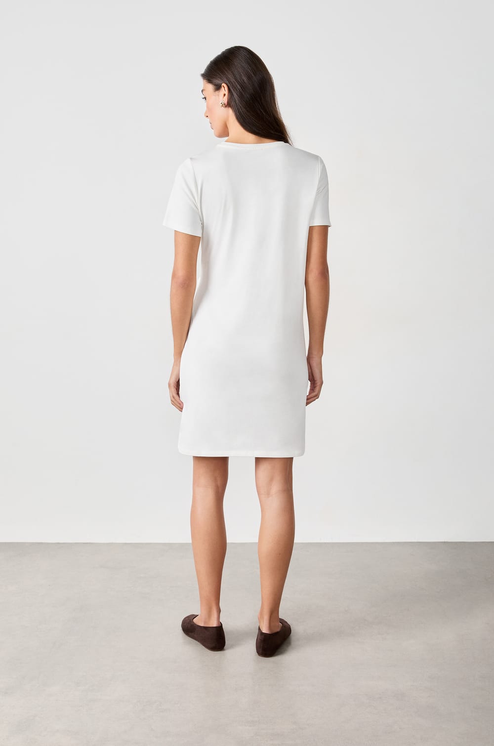 Robe courte fluide;${refinementColor}