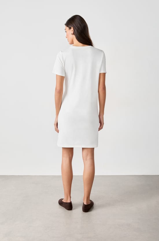 Short fluid dress;${refinementColor}