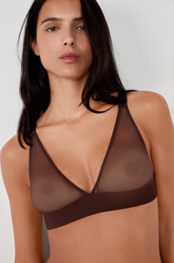 Wireless triangle bra in mesh;${refinementColor}