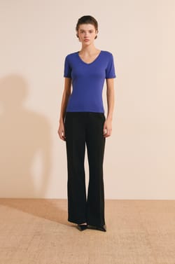 T-shirt &agrave; col V avec coton modal;${refinementColor}