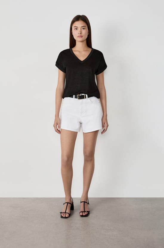 Short-sleeved V-neck T-shirt;${refinementColor}