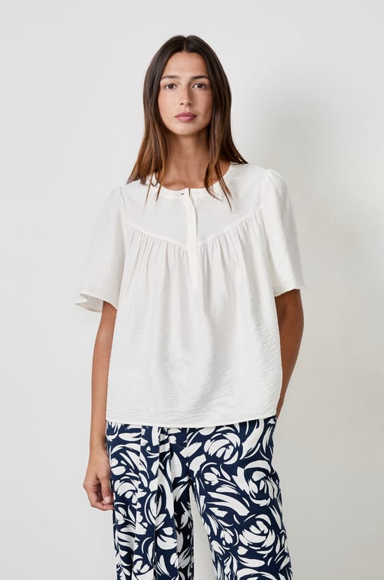 Short-Sleeved Blouse;${refinementColor}