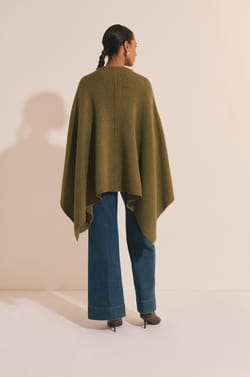 Pull poncho uni;${refinementColor}