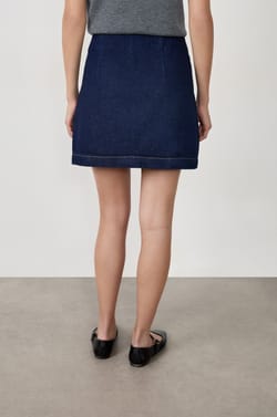 Jupe courte en jean;${refinementColor}