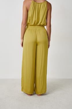 Pantalon satin&eacute; coupe large;${refinementColor}