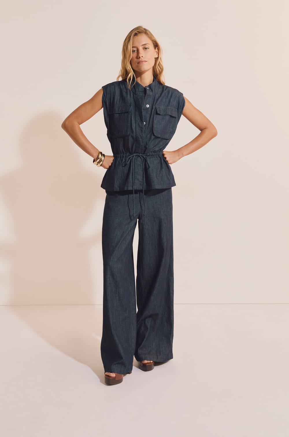 Veste sans manches &eacute;lastiqu&eacute;e en coton;${refinementColor}