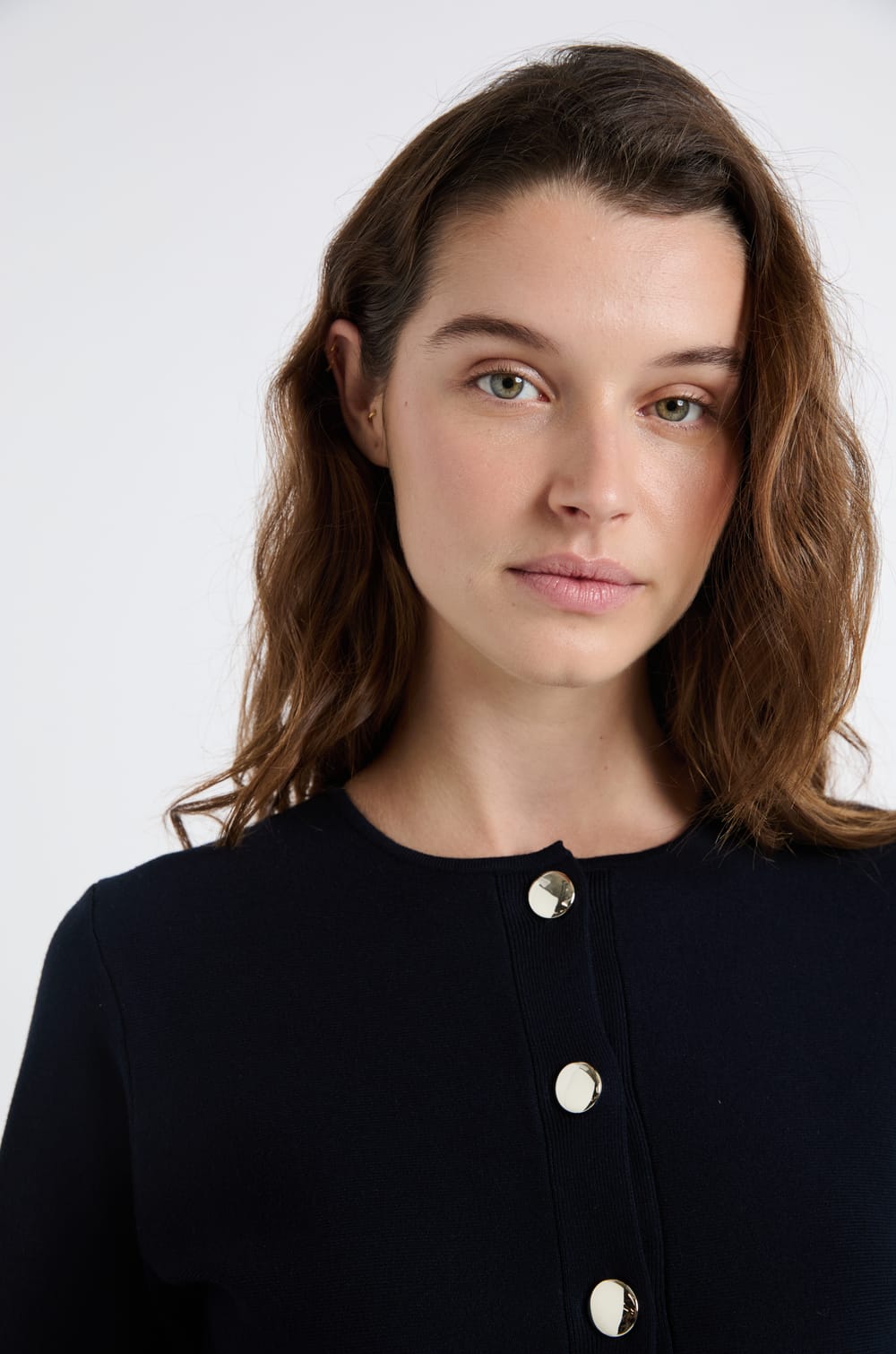 Top &agrave; manches longues avec boutons dor&eacute;s;${refinementColor}