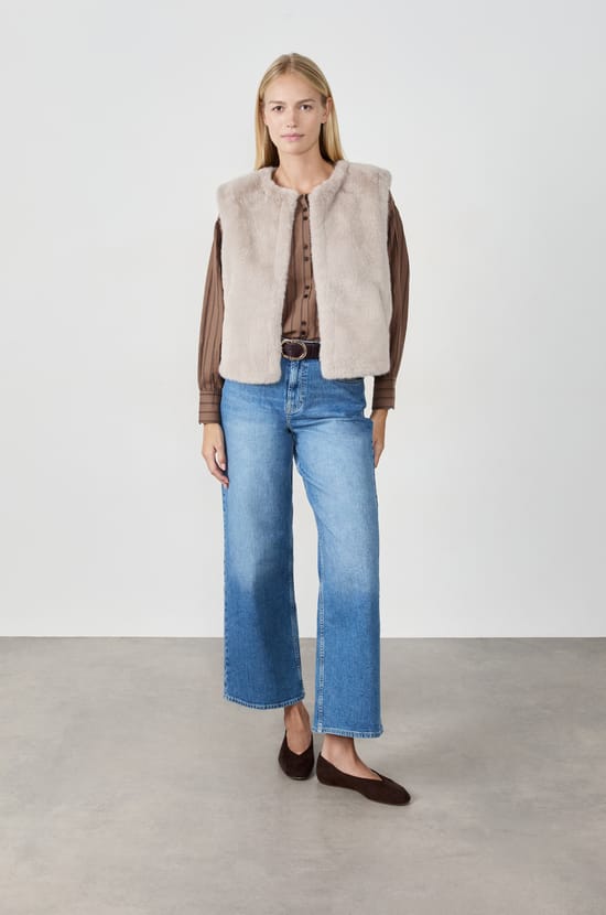 Veste sans manches en fausse fourrure;${refinementColor}