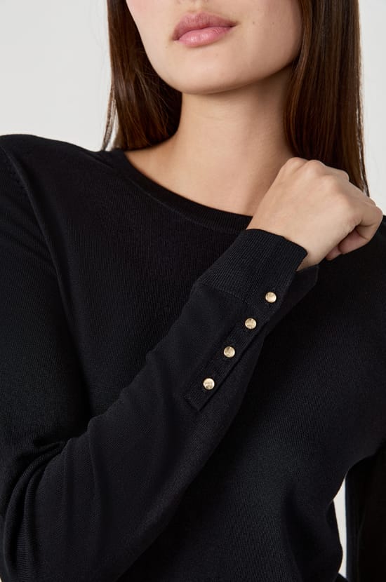 Long-sleeved sweater;${refinementColor}