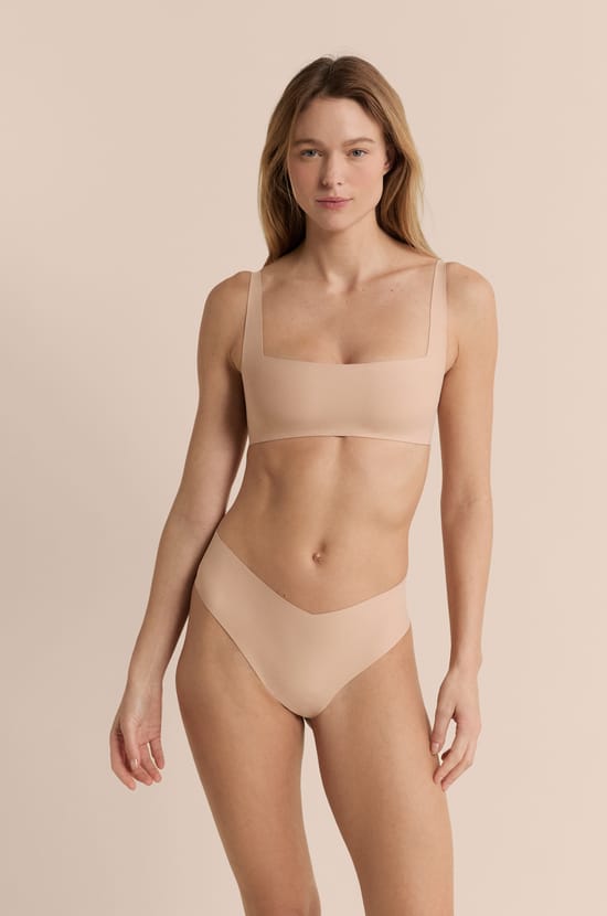 String high leg effet lissant en microfibre;${refinementColor}