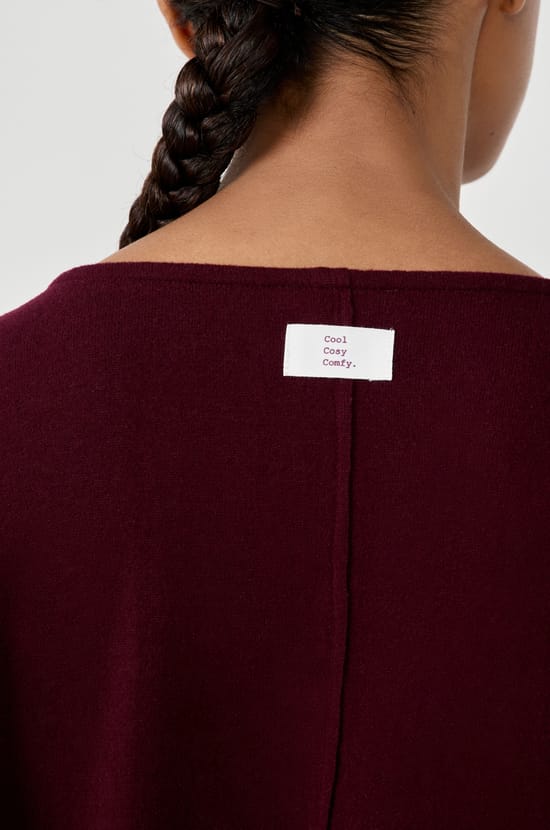 Su&eacute;ter cuello en V;${refinementColor}