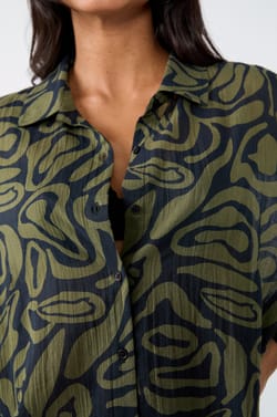 Fluid Beach Shirt;${refinementColor}